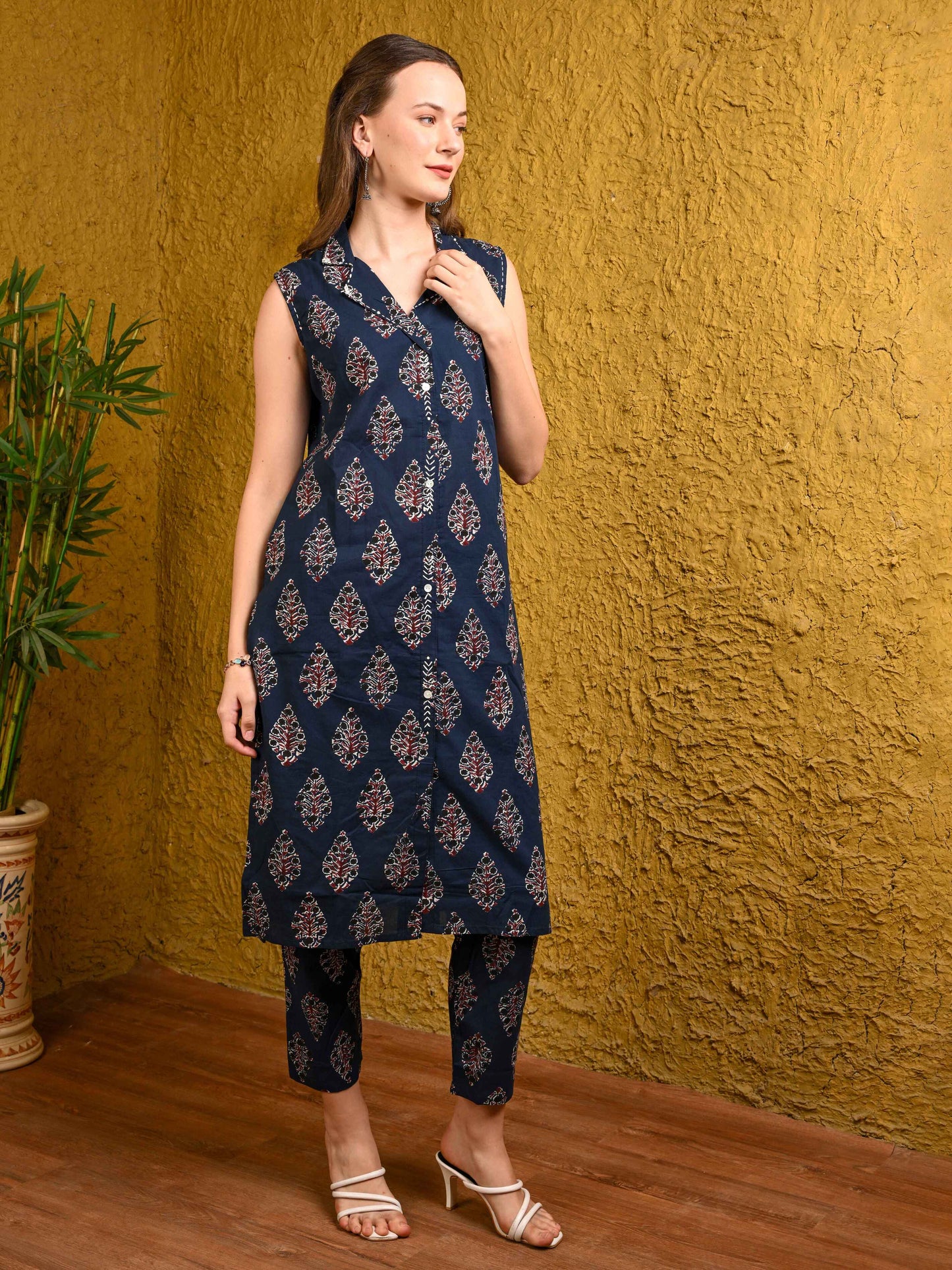 Blue Sleeveless Neck Threadwork Detail Kurta Set