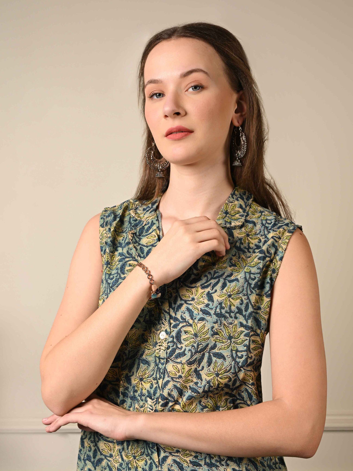 Green Sleeveless Neck Threadwork Detail Kurta Set
